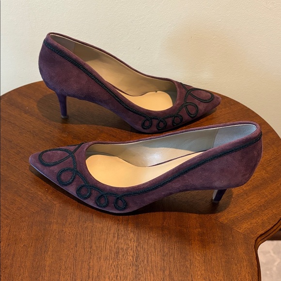 Enzo Angiolini pumps 2.5” heeled shoes suede purple plum Navy trim
Size 7.5 - Picture 7 of 11